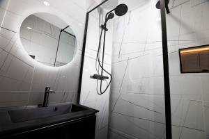 Davy AHOUA - STUDIO VISUALIZER